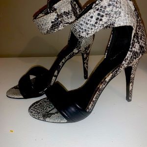 Mia heels size seven